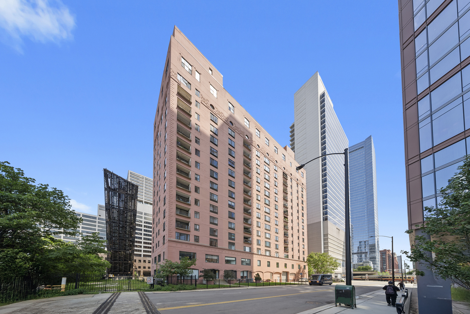 355 N Canal Street Property Photo 1