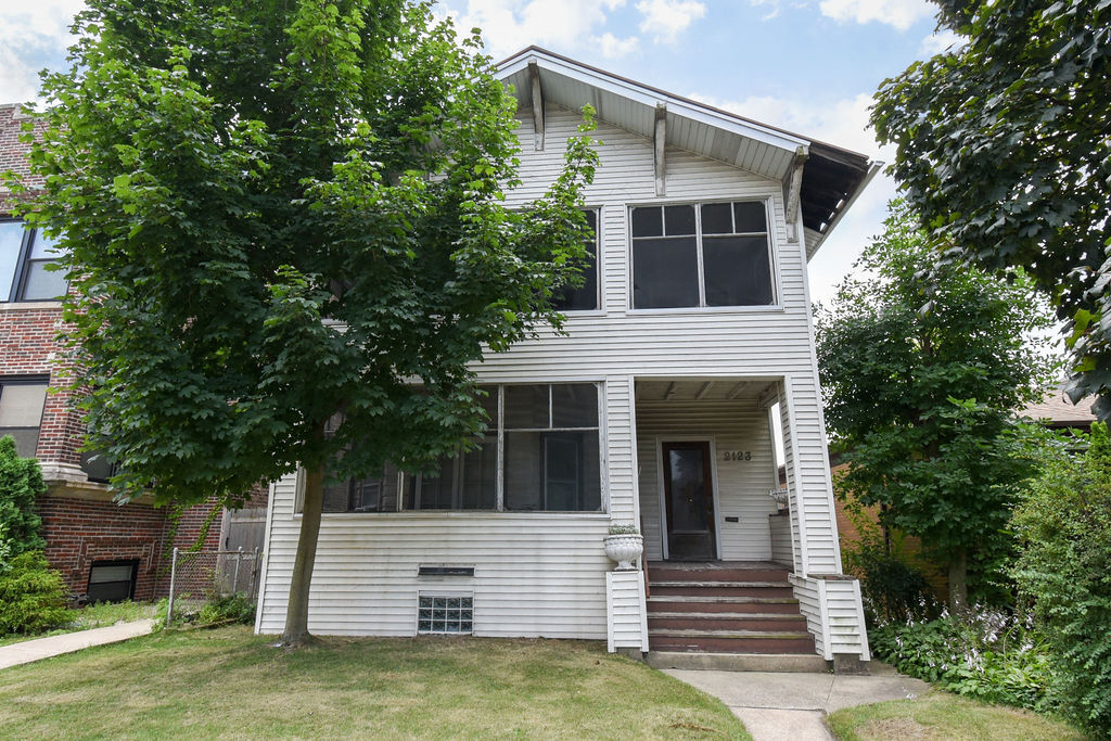 2123 W Touhy Avenue Property Photo 1