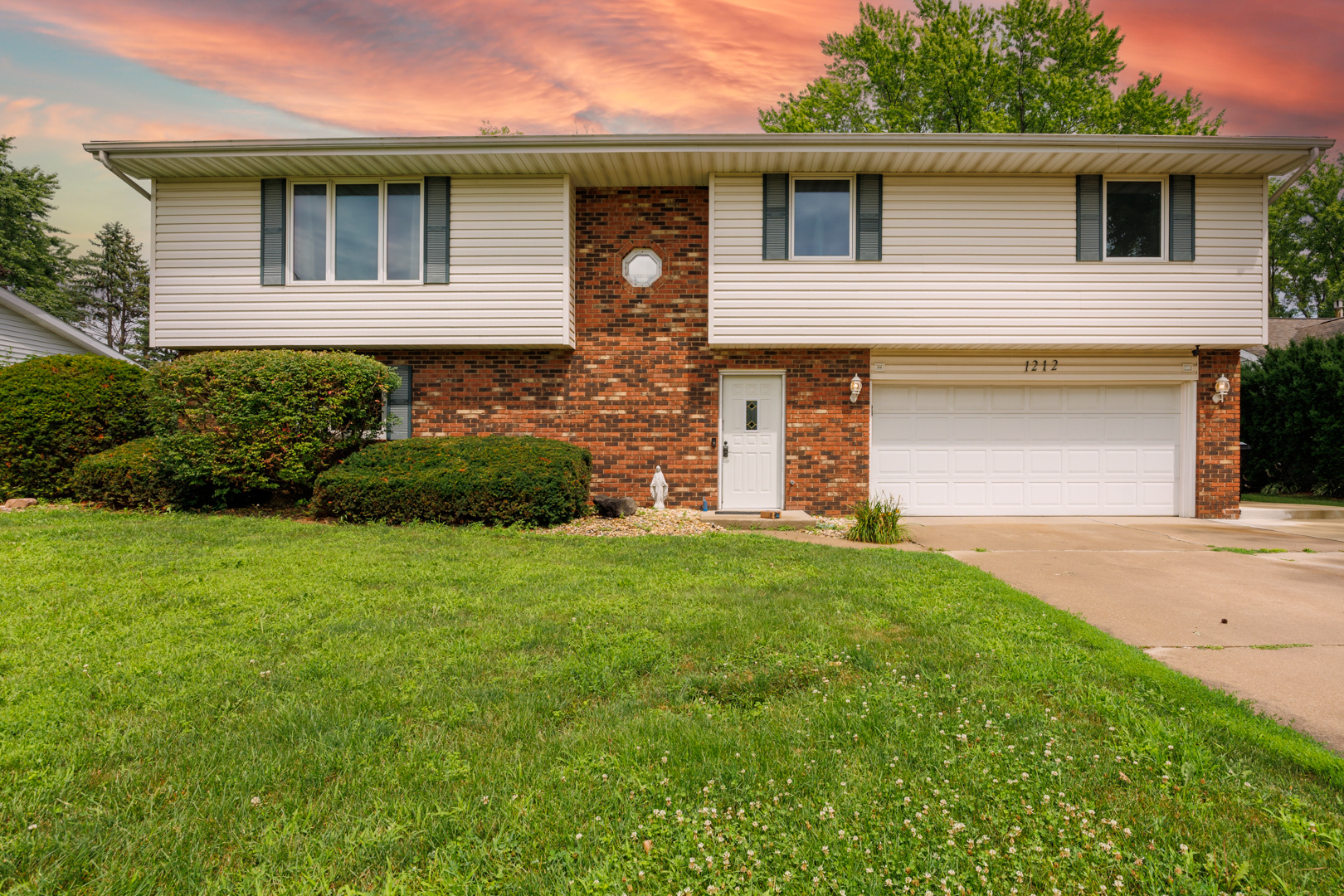 1212 Broadmoor Drive Property Photo 1