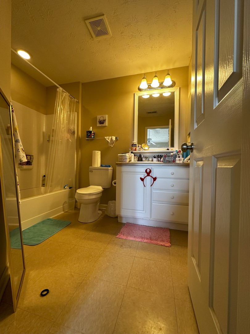 1901 N Lincoln Avenue 316 Property Photo 10