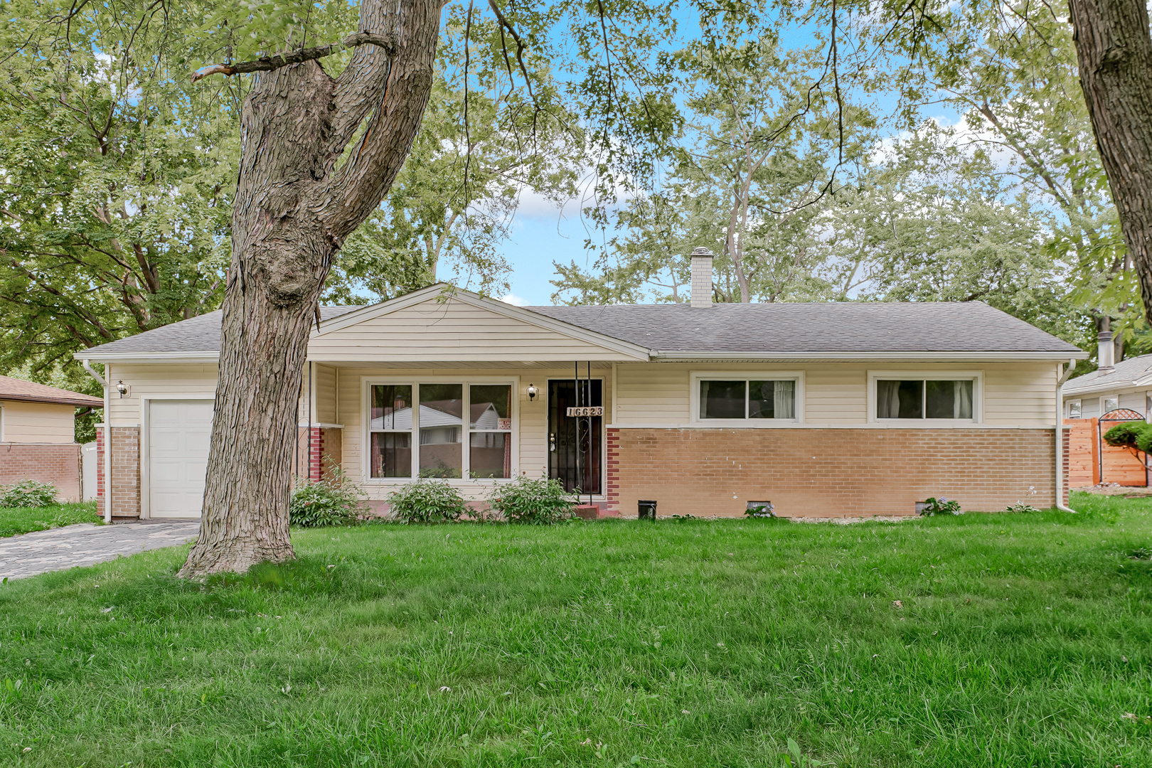 16623 Spaulding Avenue Property Photo 1