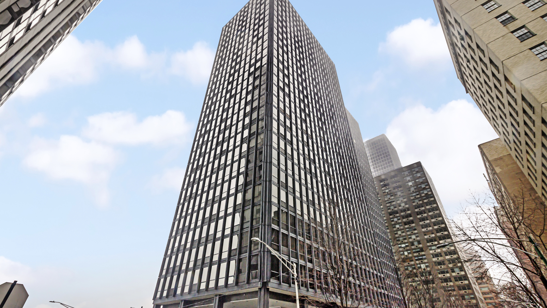 910 N Lake Shore Drive 816 Property Photo 1