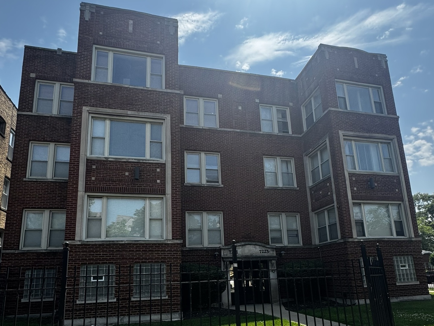 7223 S Euclid Avenue 3b Property Photo 1