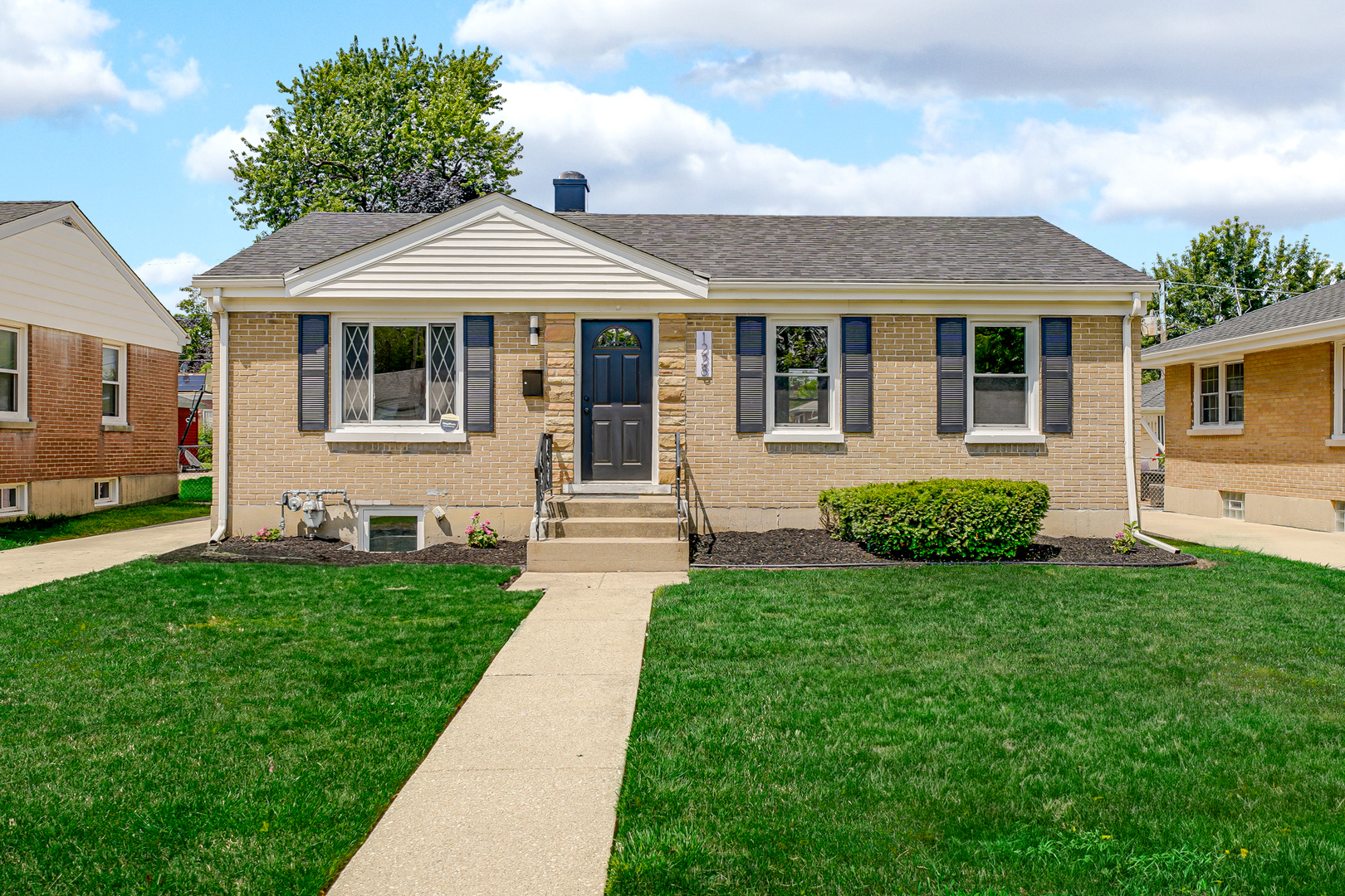 1228 N Hillside Avenue Property Photo 1