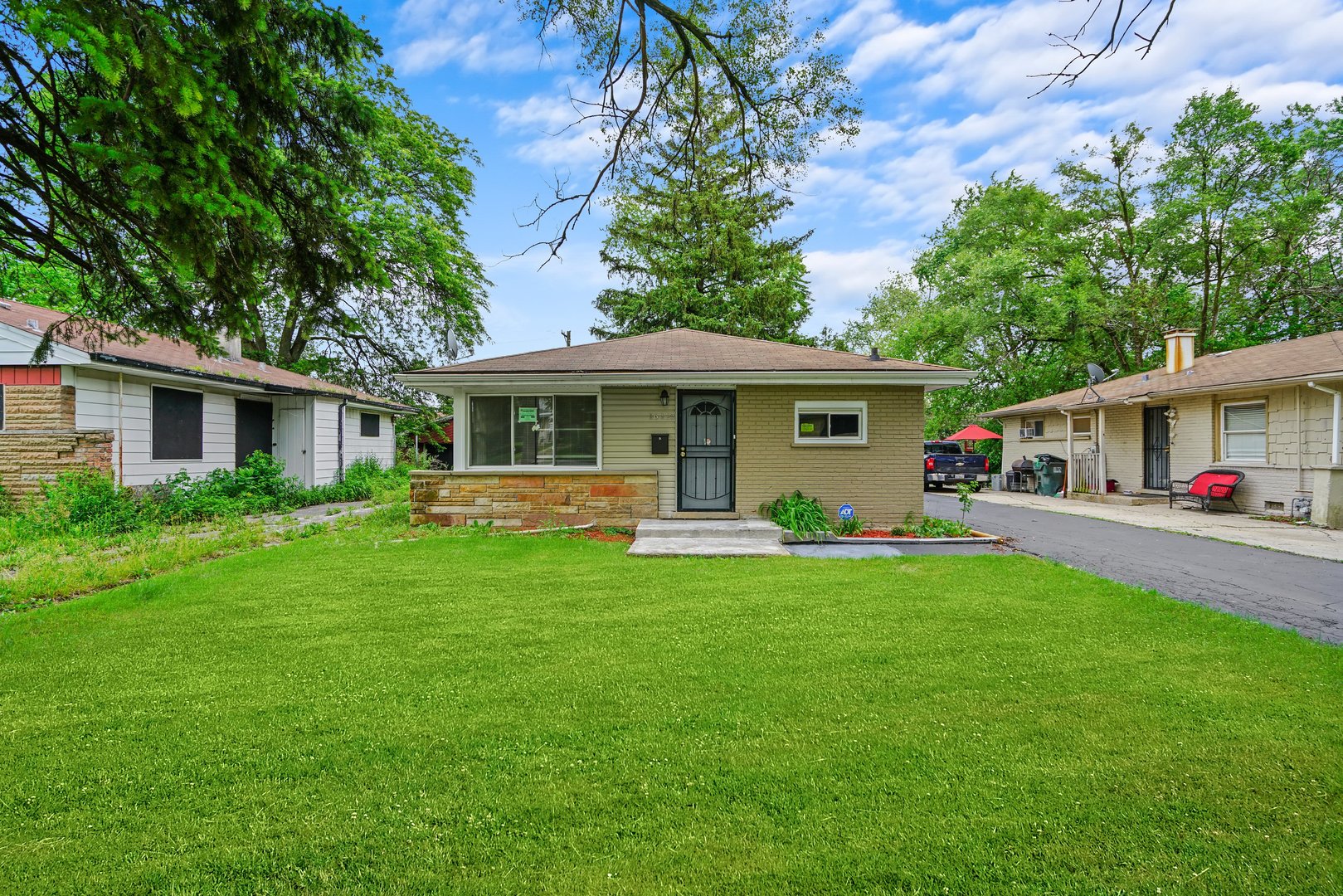 16125 Marshfield Avenue Property Photo 1
