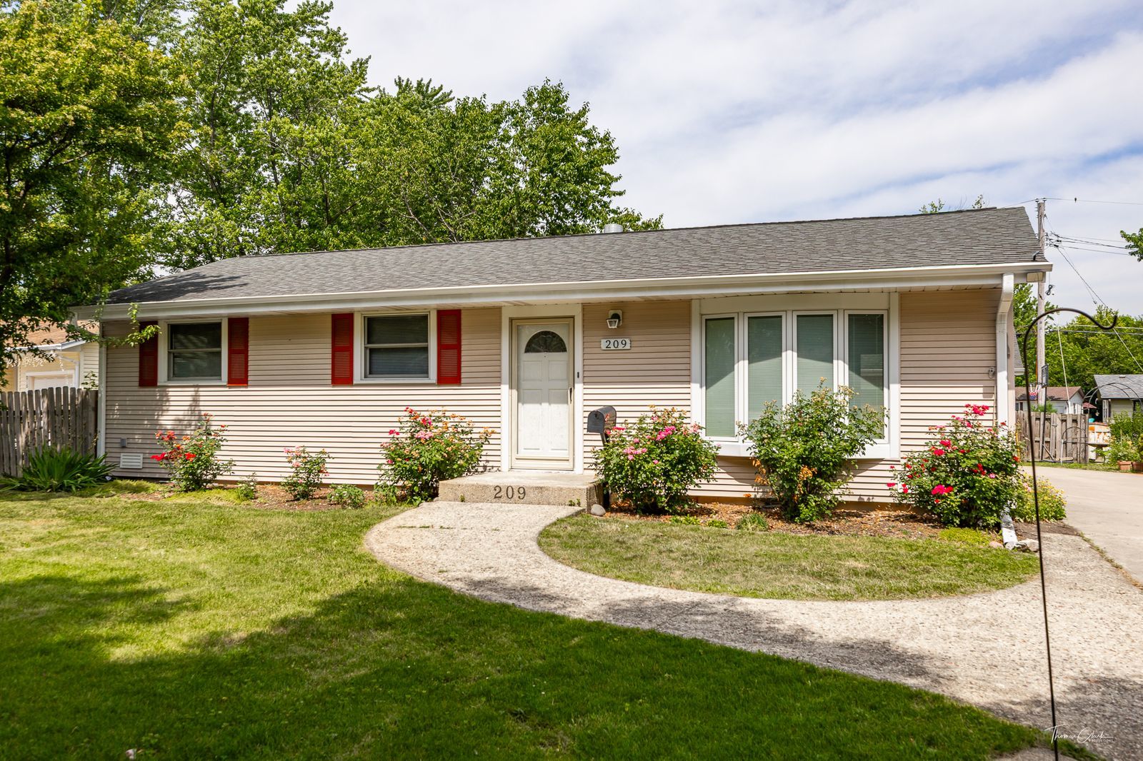 209 Shawnee Drive Property Photo 1