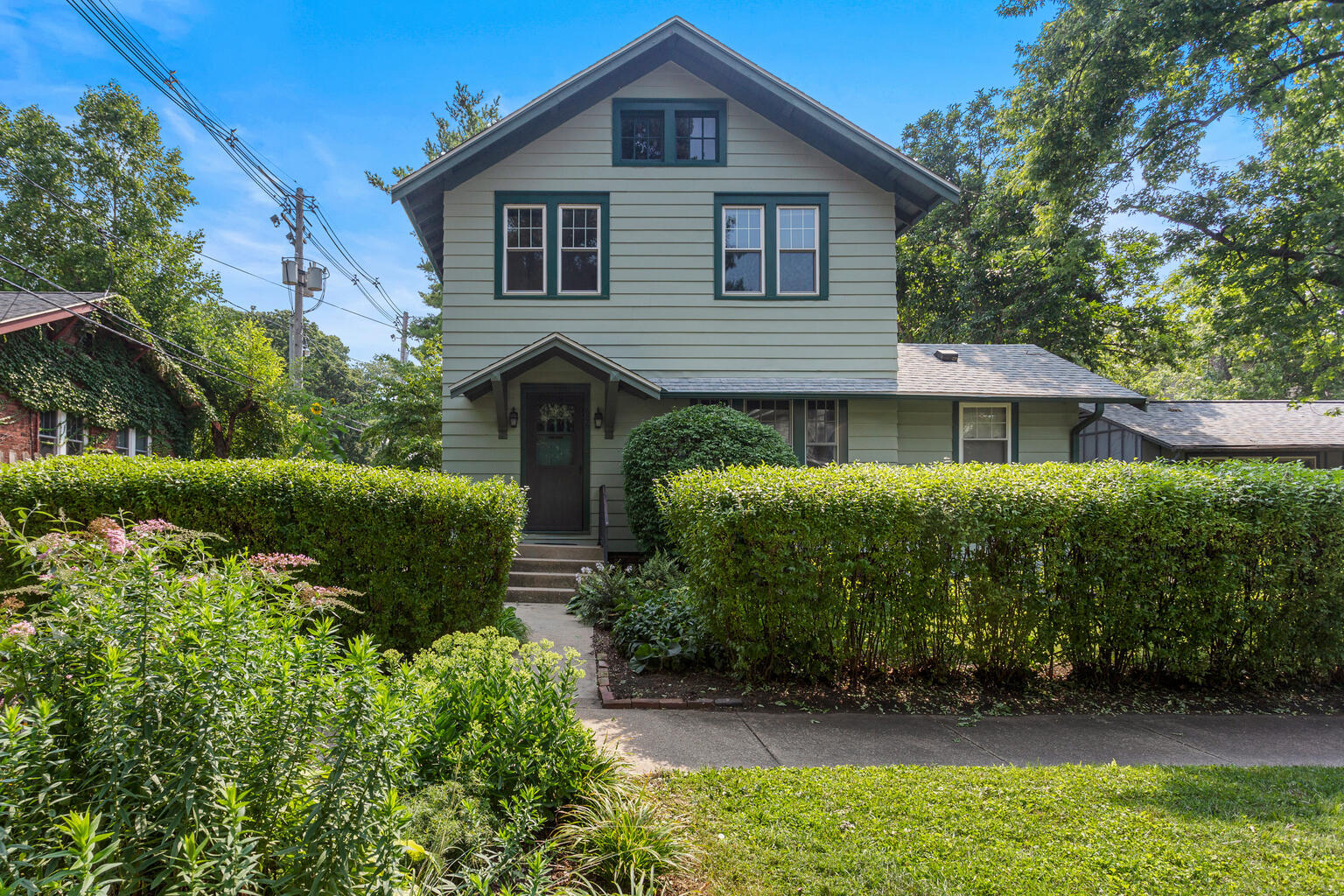 606 S Elm St Property Photo 1
