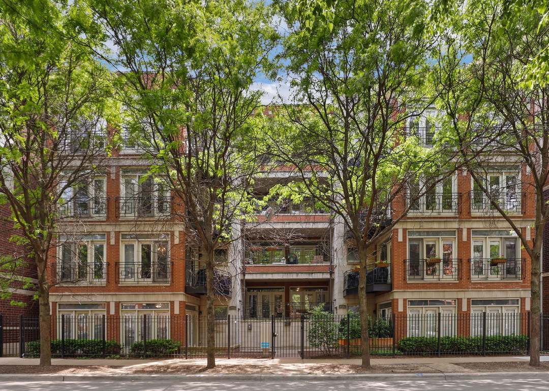 1927 W Diversey Parkway 4B