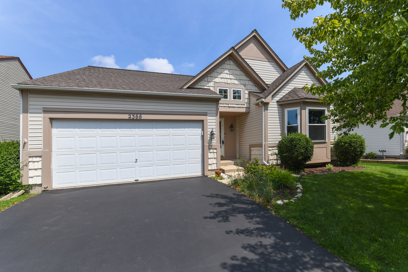 2366 Nantucket Lane Property Photo 1