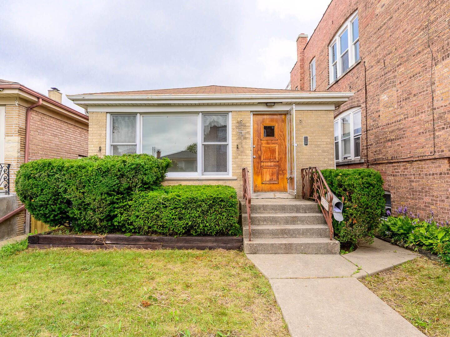 5783 N Elston Ave