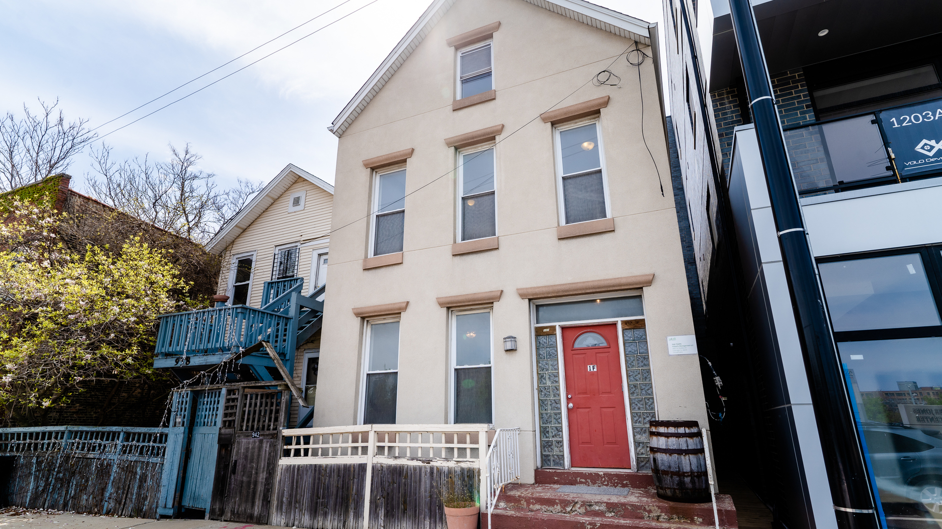 942 N Elston Avenue 2r Property Photo 1