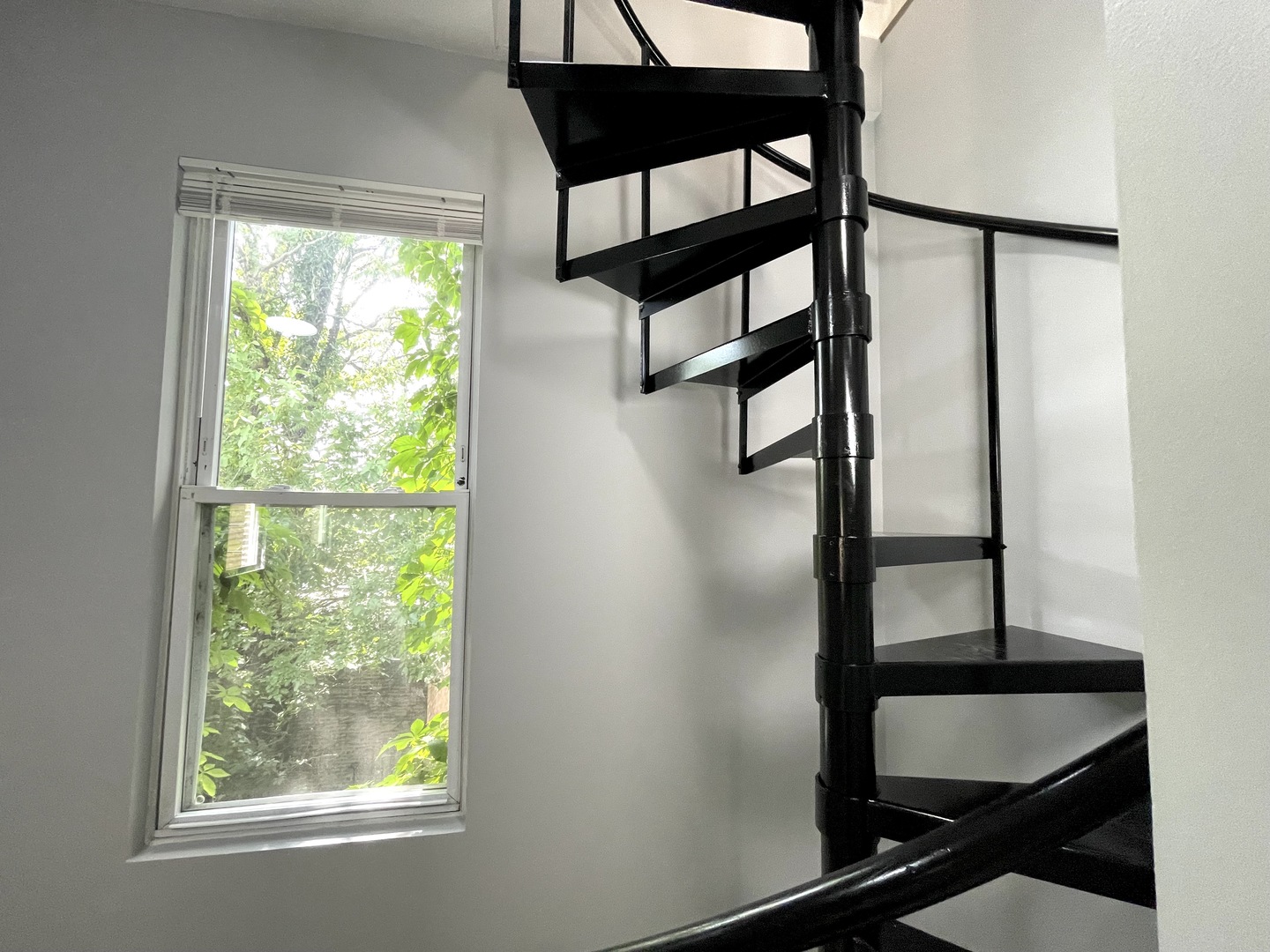 942 N Elston Avenue 2r Property Photo 3