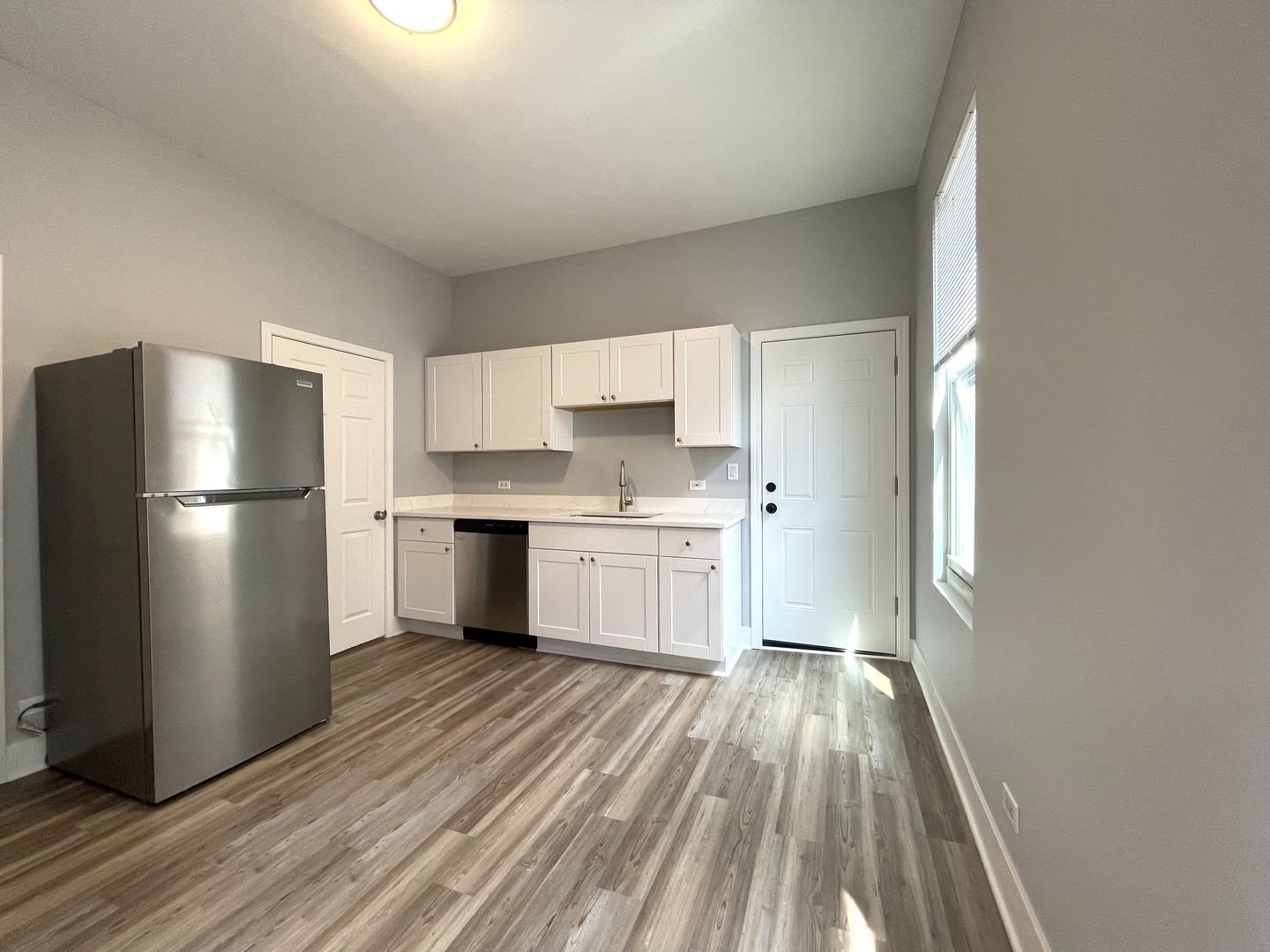 942 N Elston Avenue 2r Property Photo 4