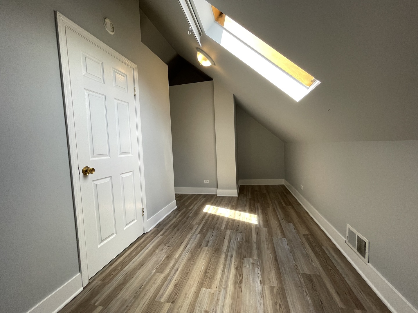 942 N Elston Avenue 2r Property Photo 8