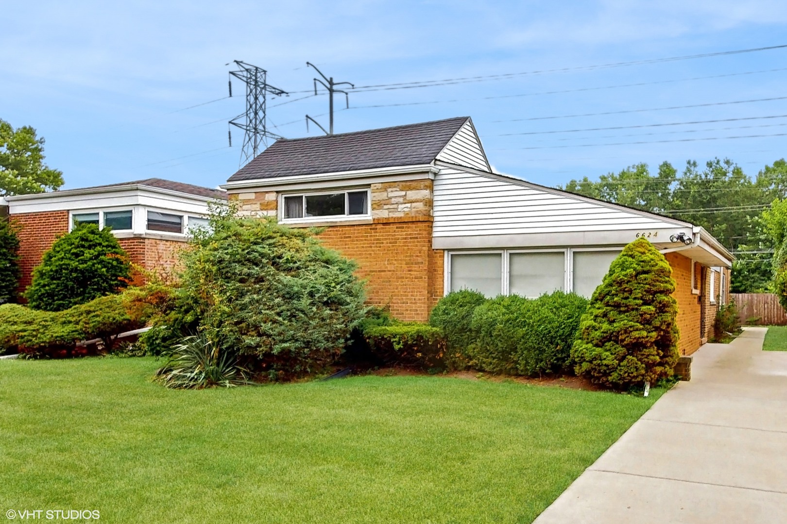 6624 N Kenneth Avenue Property Photo 1