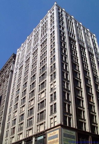 8 W Monroe St