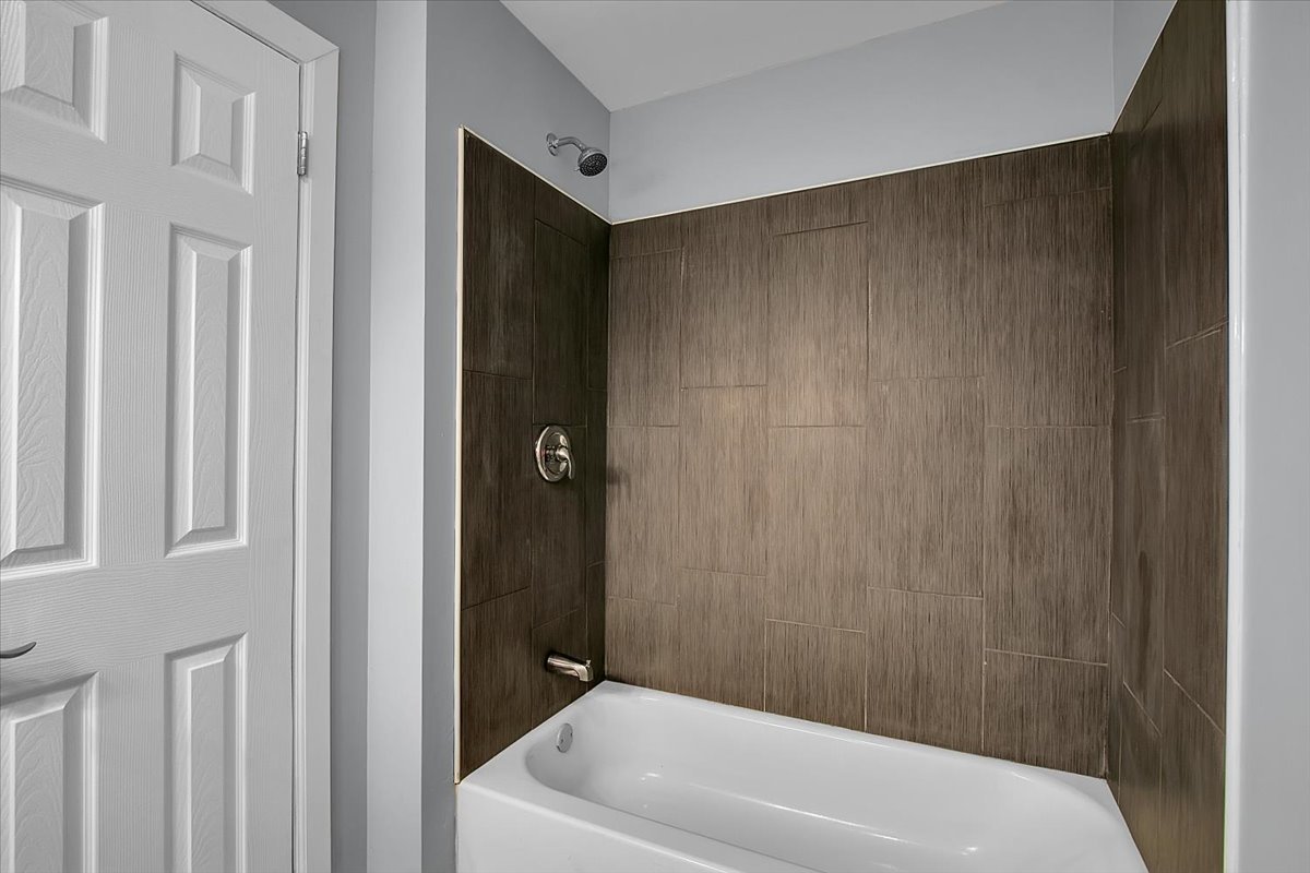 8853 S Halsted Street Property Photo 14