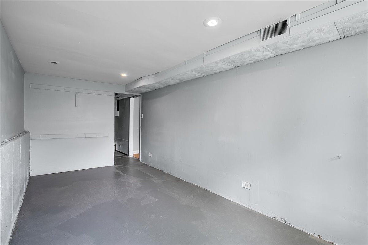 8853 S Halsted Street Property Photo 19