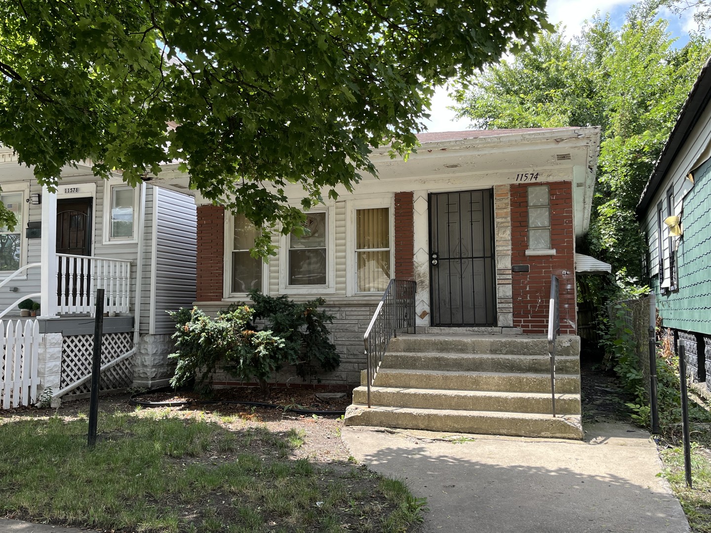 11574 S LAFAYETTE Avenue Property Photo 1
