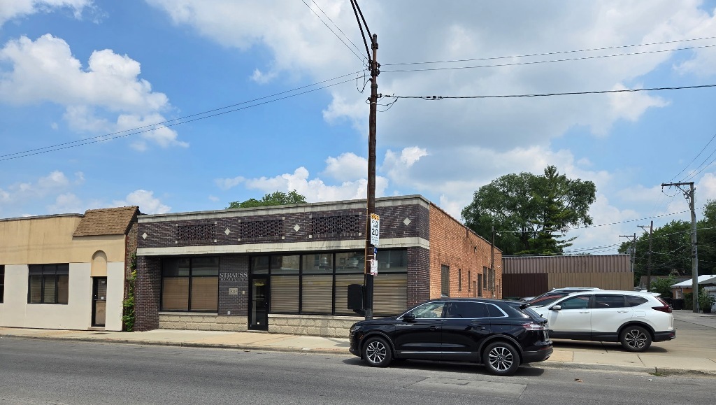 4220 W Montrose Avenue Property Photo 1