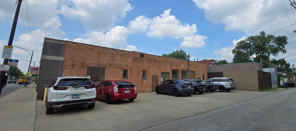 4220 W Montrose Avenue Property Photo 2