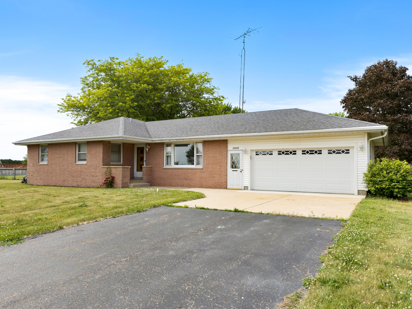 26008 Helen Road Property Photo 1
