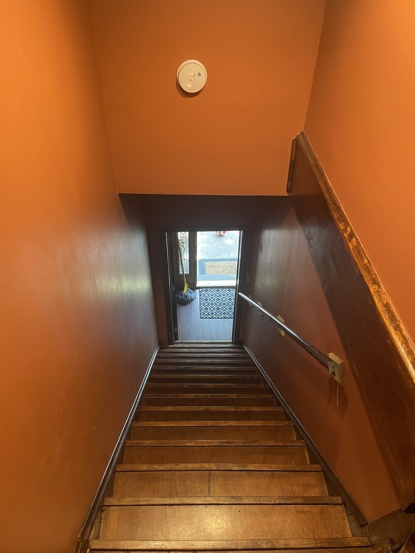 718 S Claremont Avenue Property Photo 2