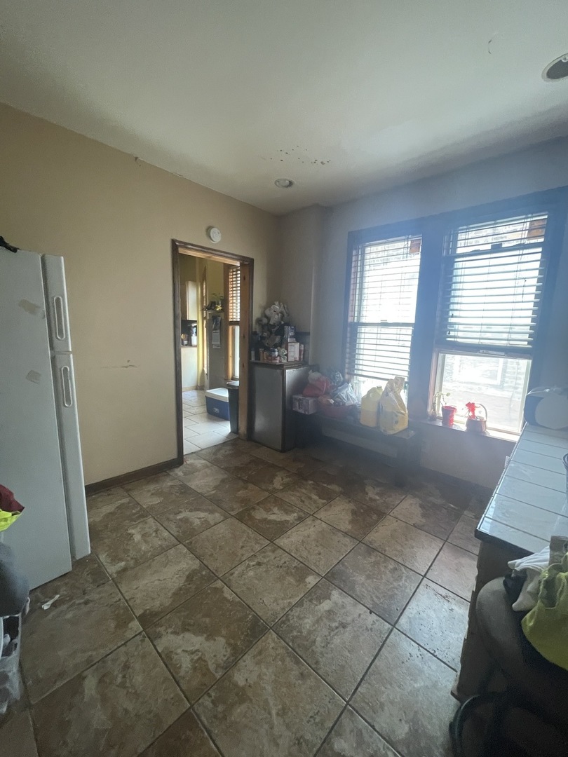 718 S Claremont Avenue Property Photo 5