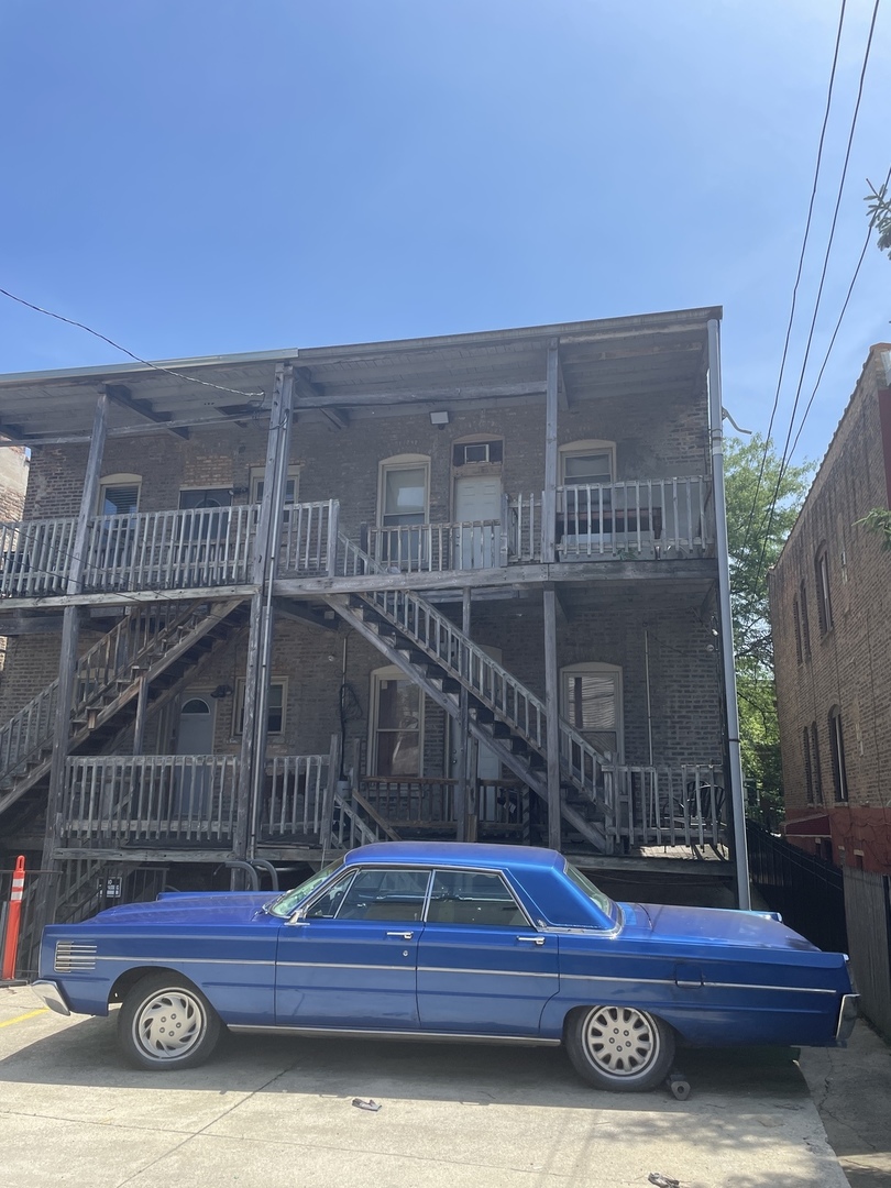 718 S Claremont Avenue Property Photo 8