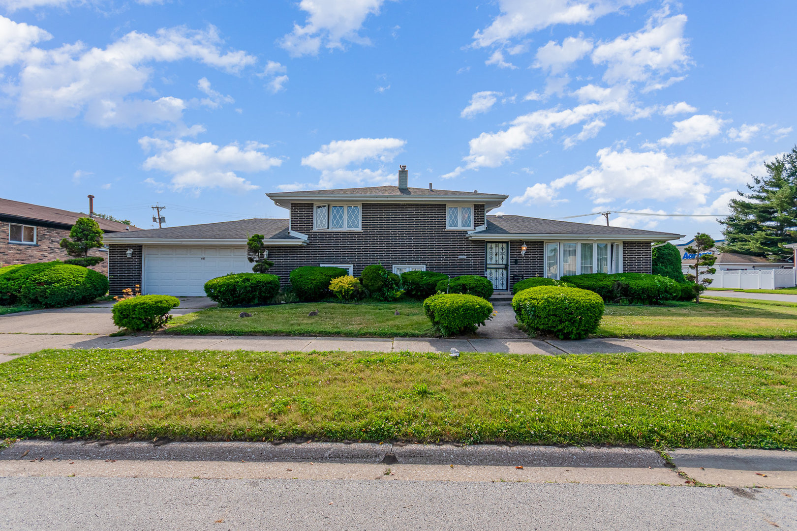 615 Hoxie Avenue Property Photo 1