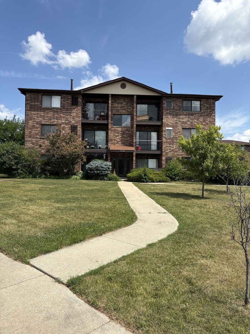 14949 Lakeview Drive 204 Property Photo 1