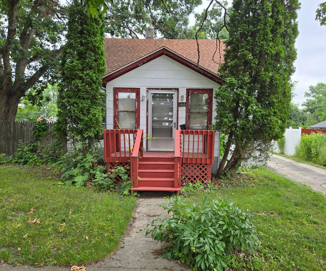 1010 Maplecrest Street Property Photo 1