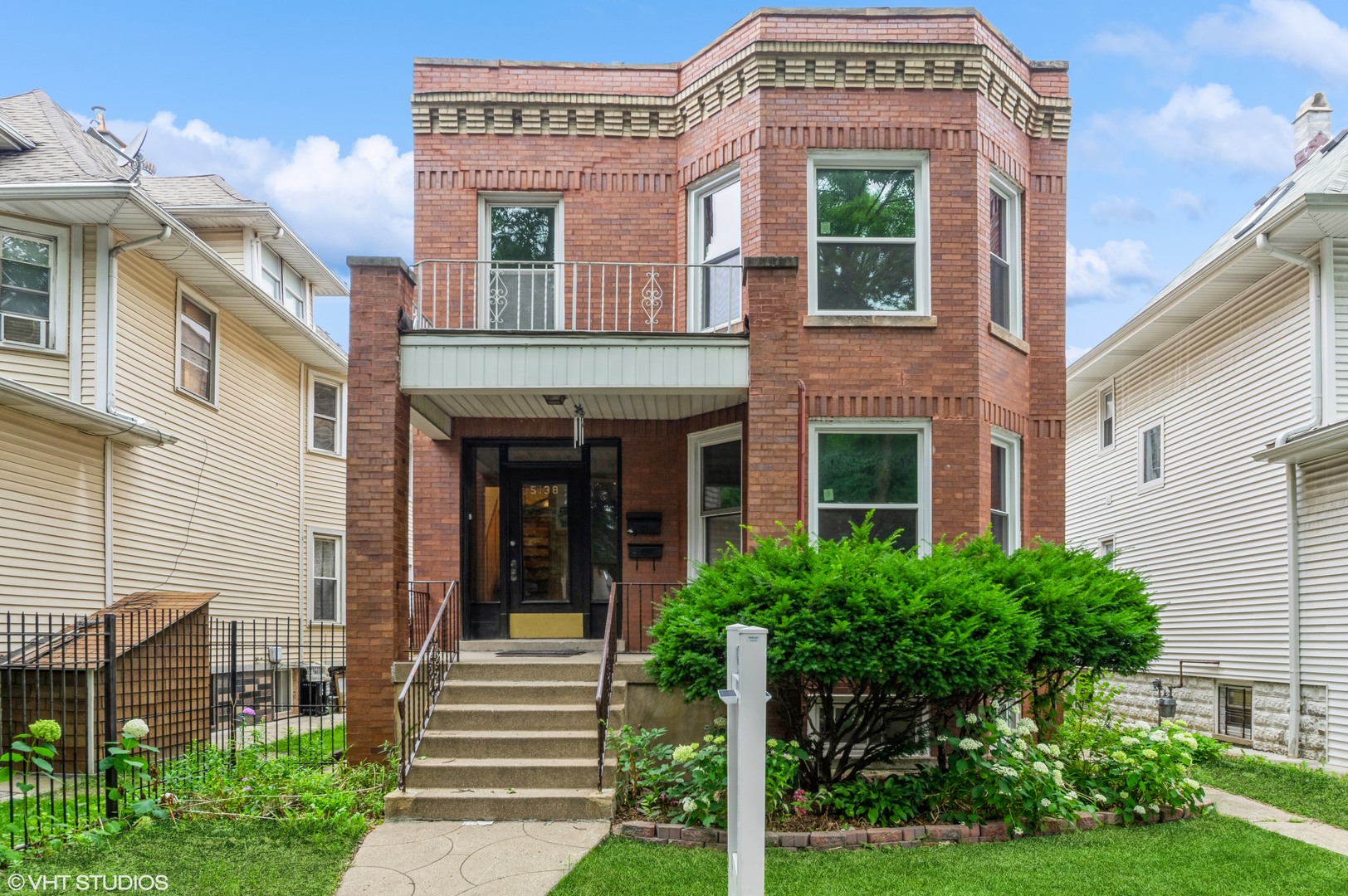 5138 W Montrose Avenue 2 Property Photo 1