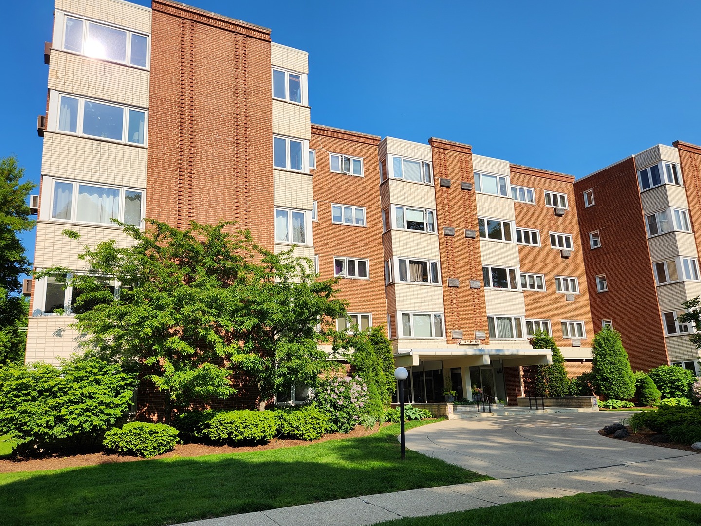 2033 Sherman Avenue 504