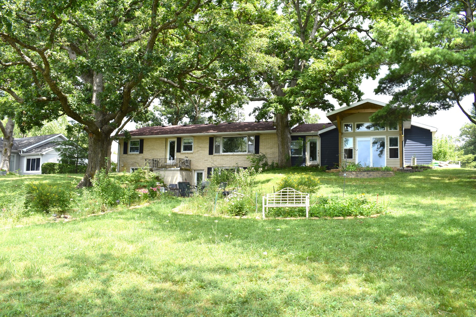 302 Weaver Court