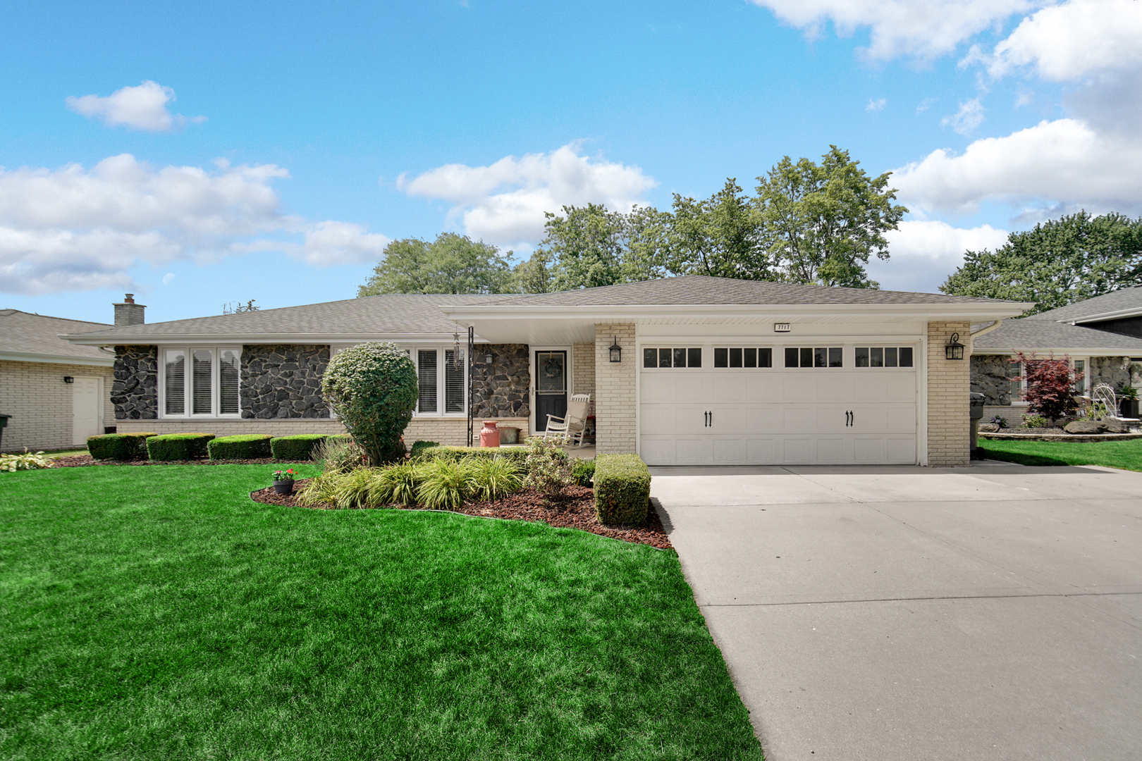 7717 Palm Drive Property Photo 1