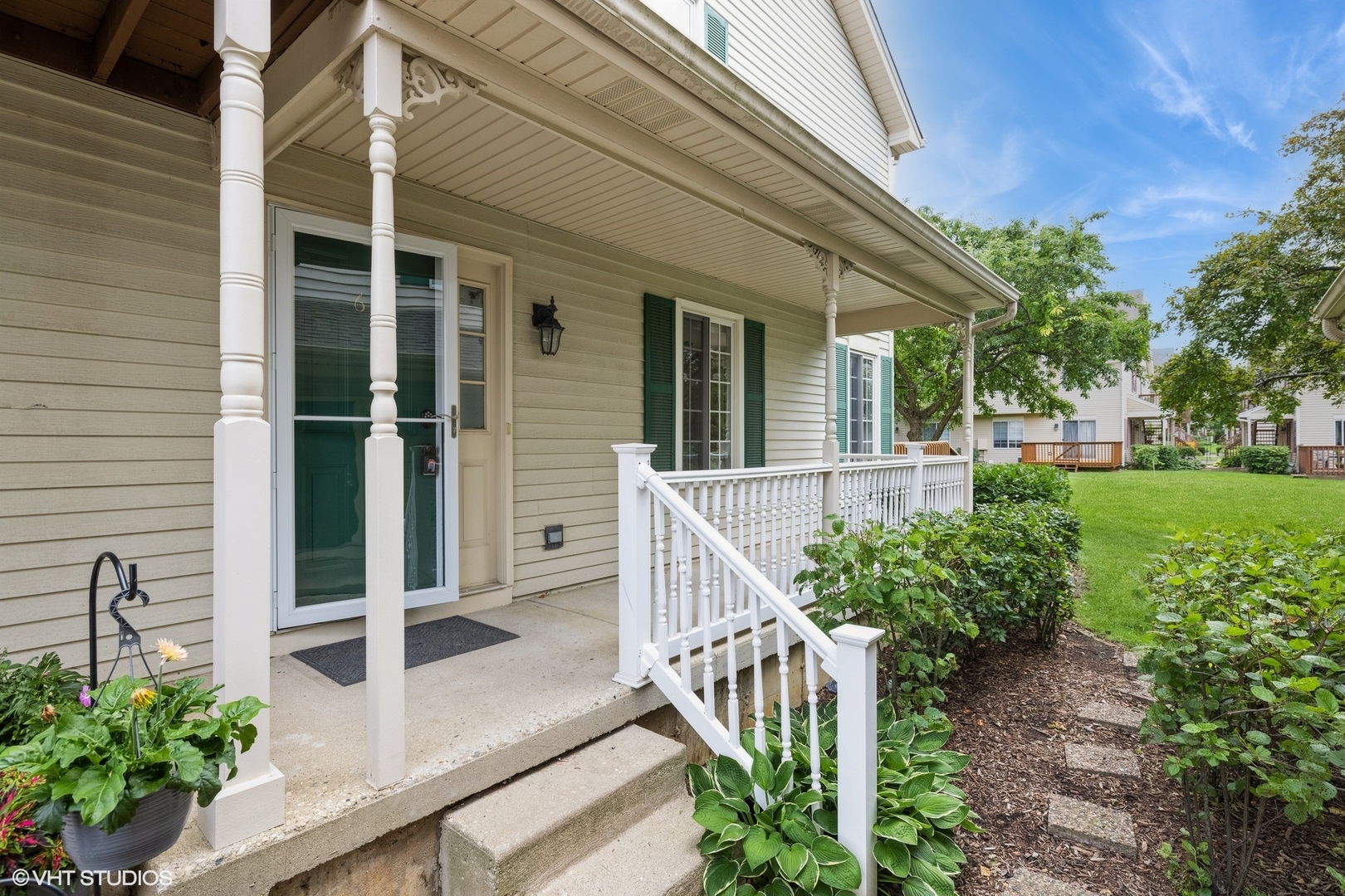 6 W Acorn Lane Property Photo 1