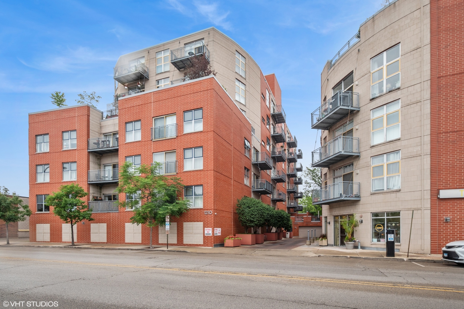 1210 CHICAGO Avenue 202