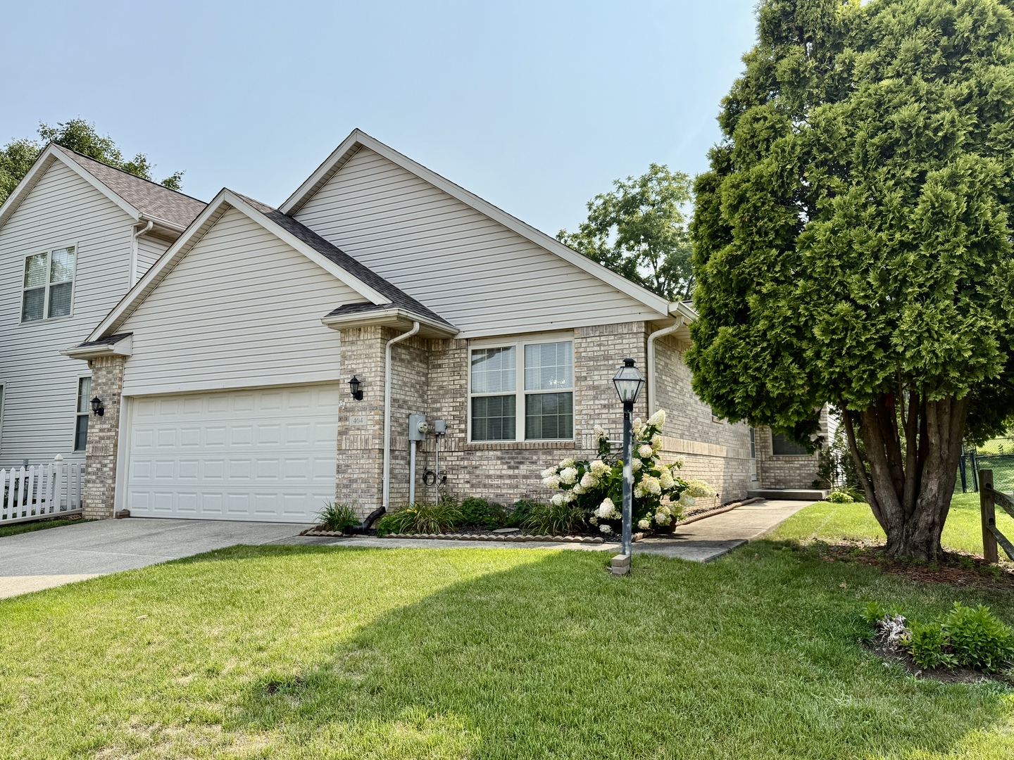 404 S Windwood Lane Property Photo 1