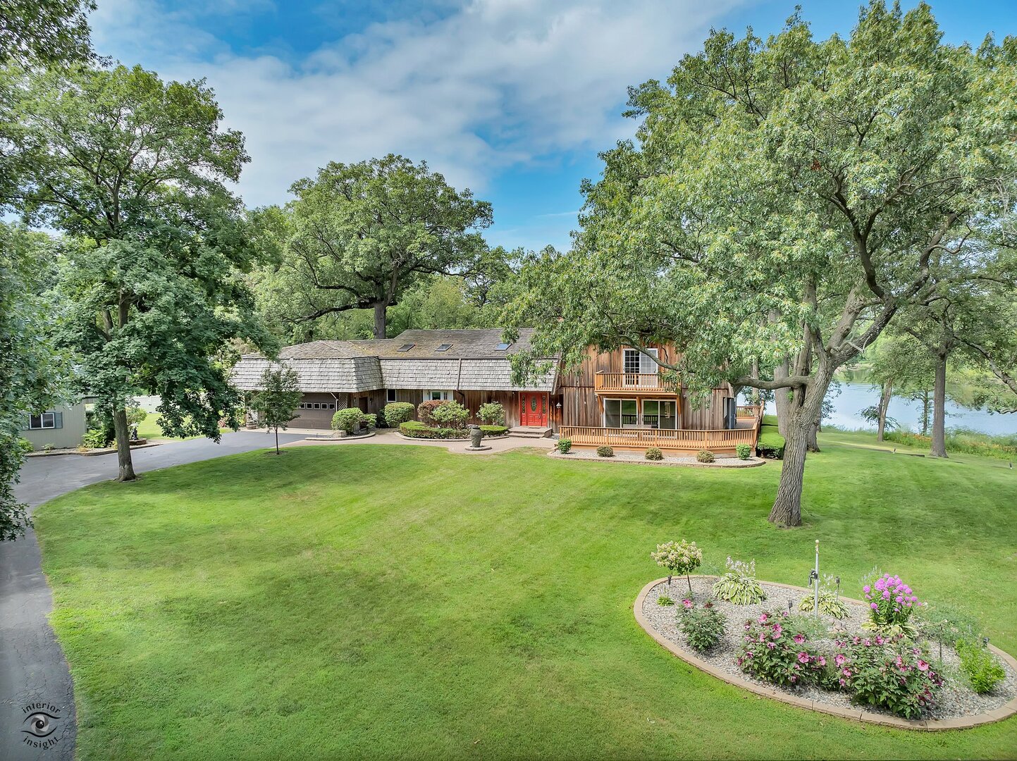 864 Ash Drive Property Photo 1