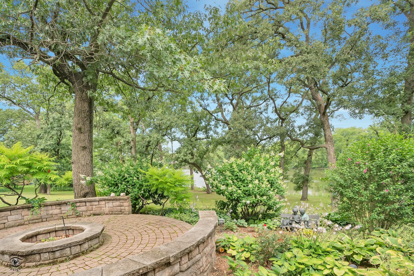 864 Ash Drive Property Photo 5