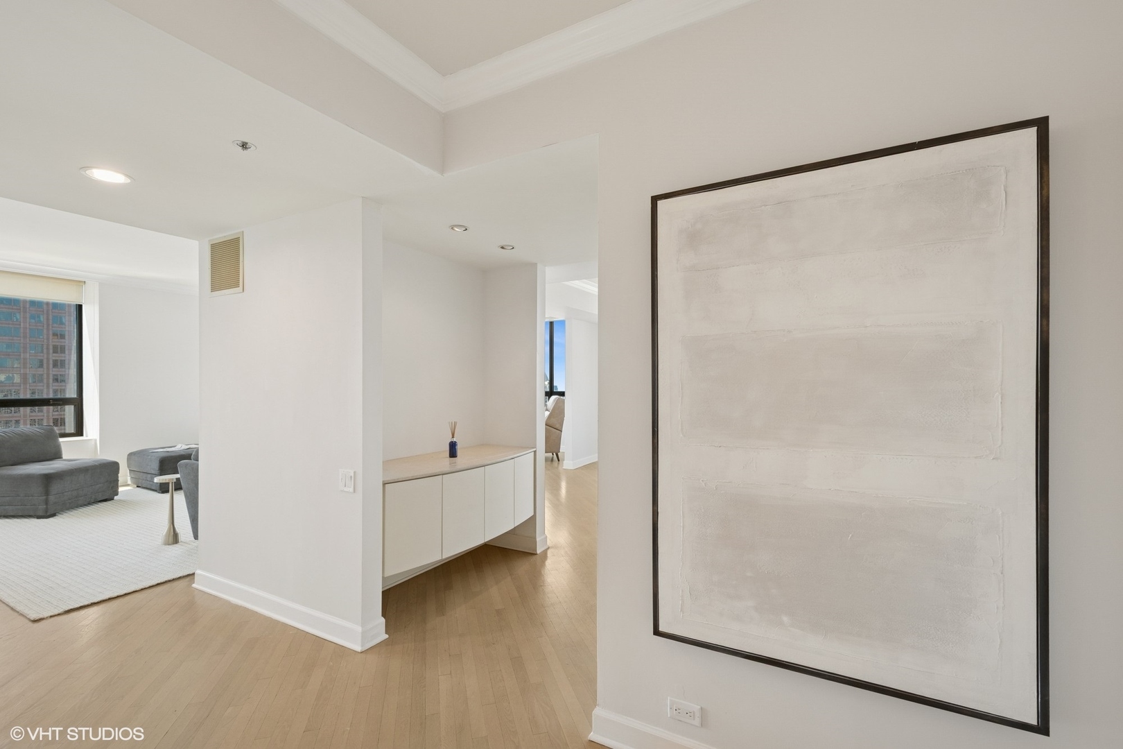 180 E Pearson Street 4407 Property Photo 3