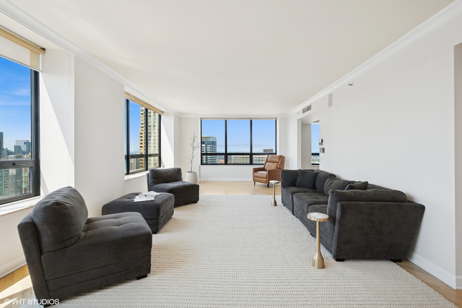 180 E Pearson Street 4407 Property Photo 5