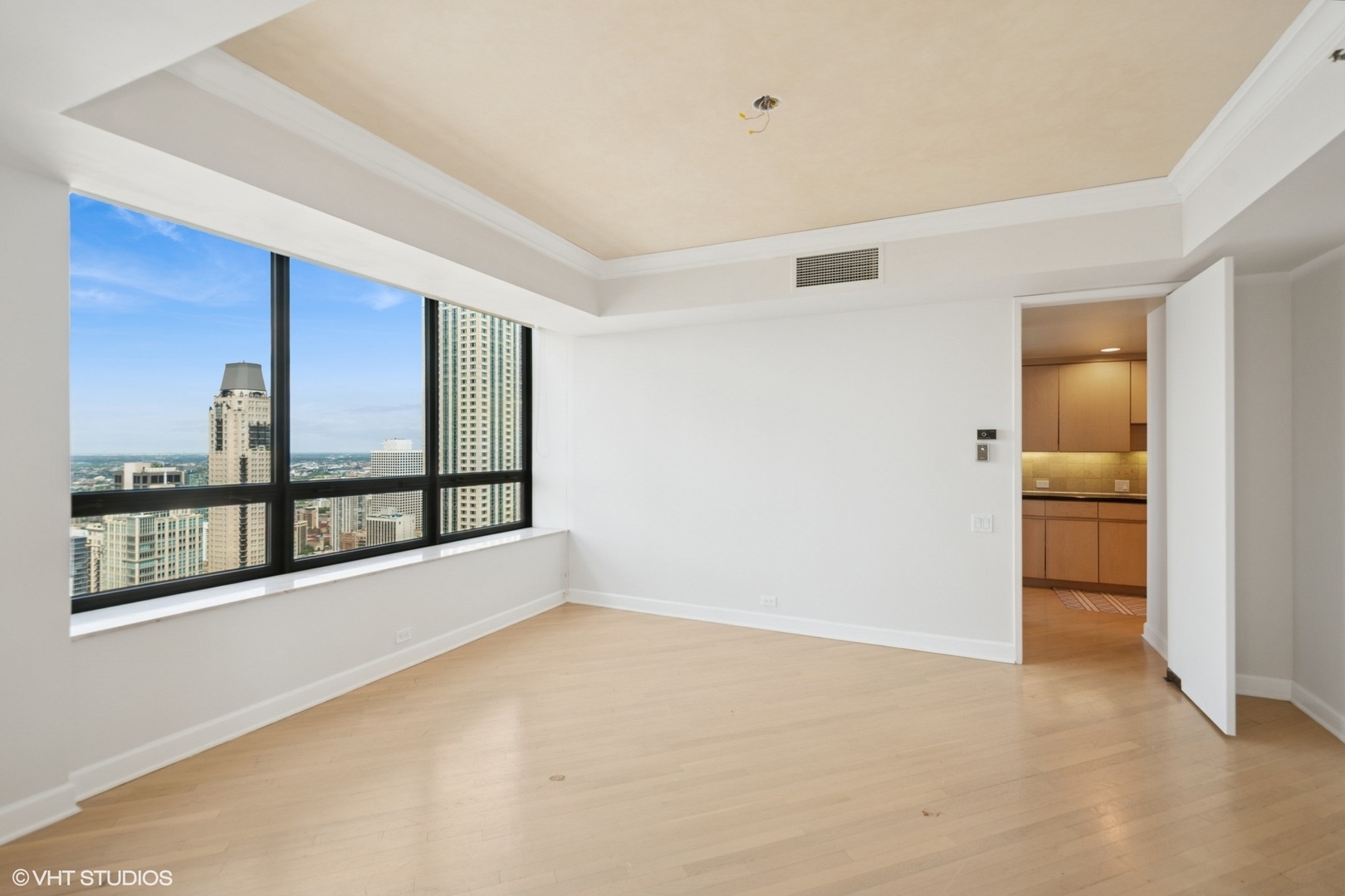 180 E Pearson Street 4407 Property Photo 6