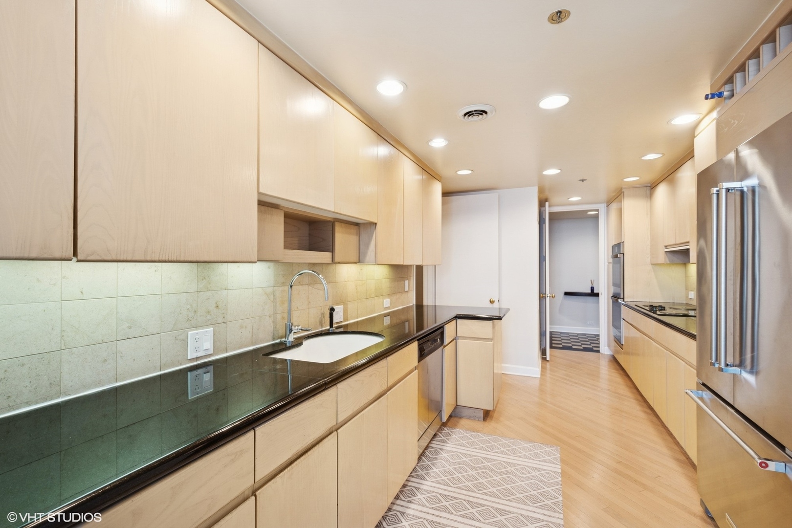 180 E Pearson Street 4407 Property Photo 7