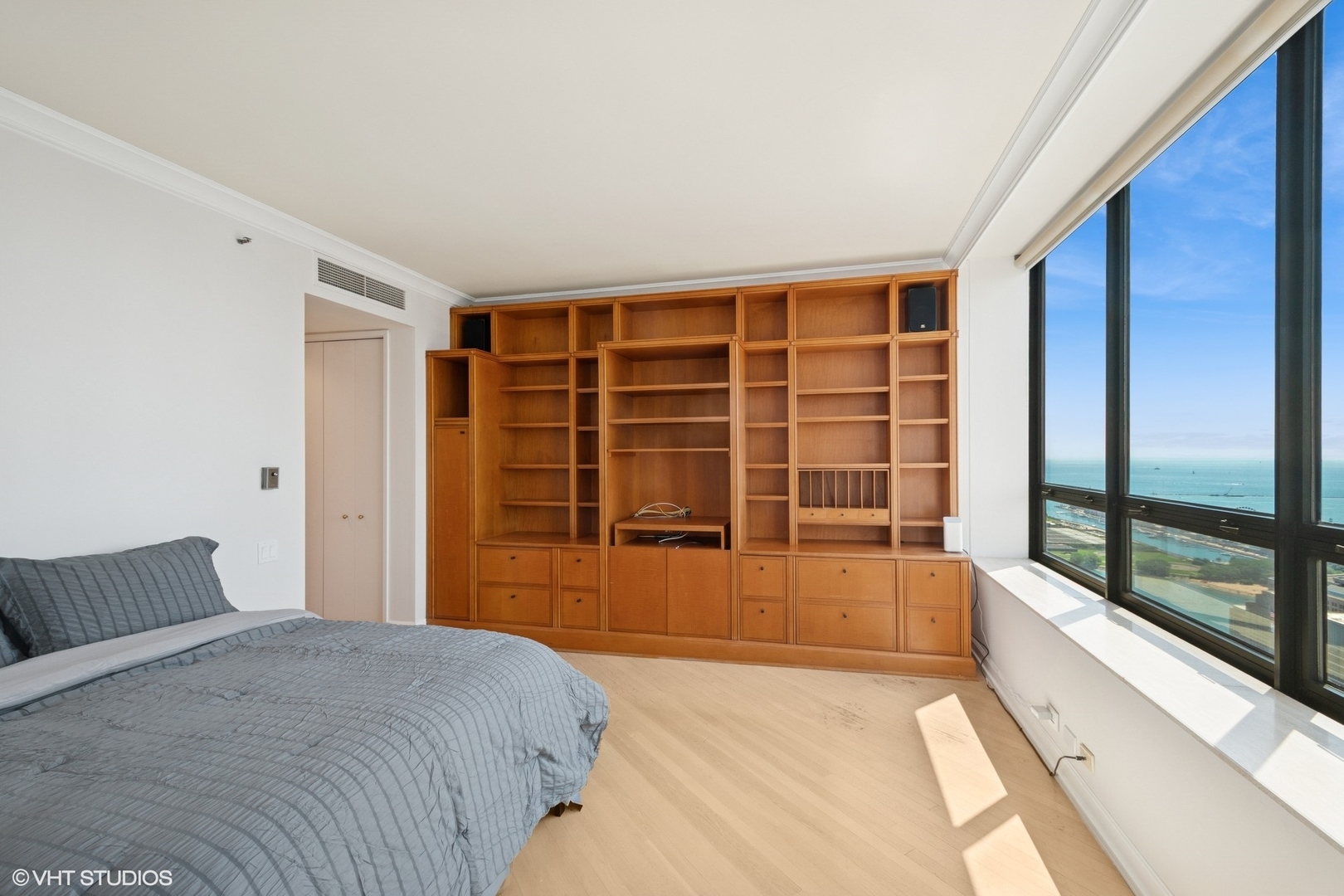 180 E Pearson Street 4407 Property Photo 10