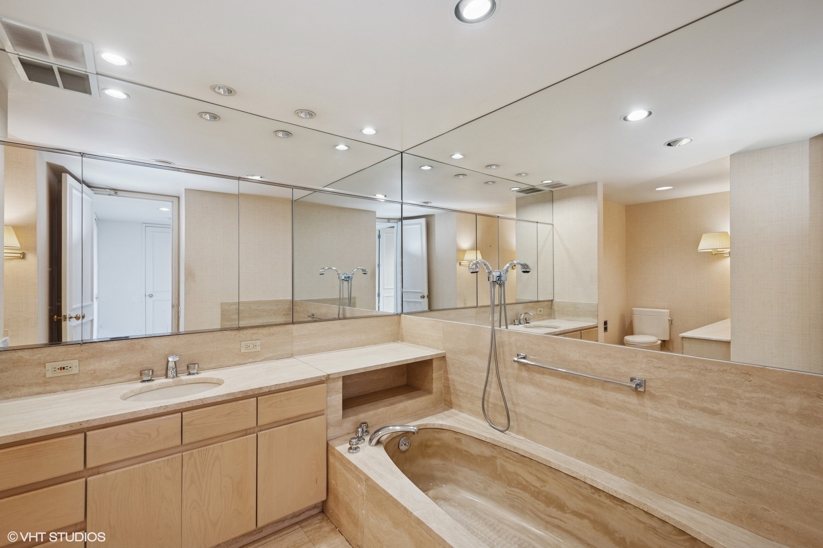 180 E Pearson Street 4407 Property Photo 13