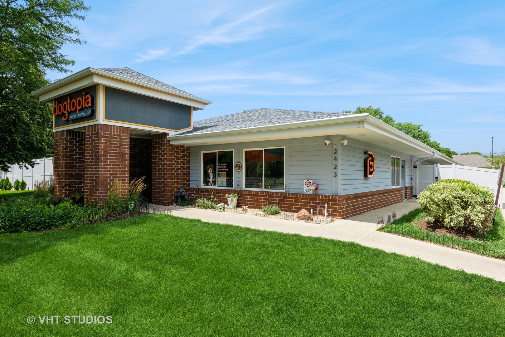 2423 Fargo Boulevard Property Photo 3