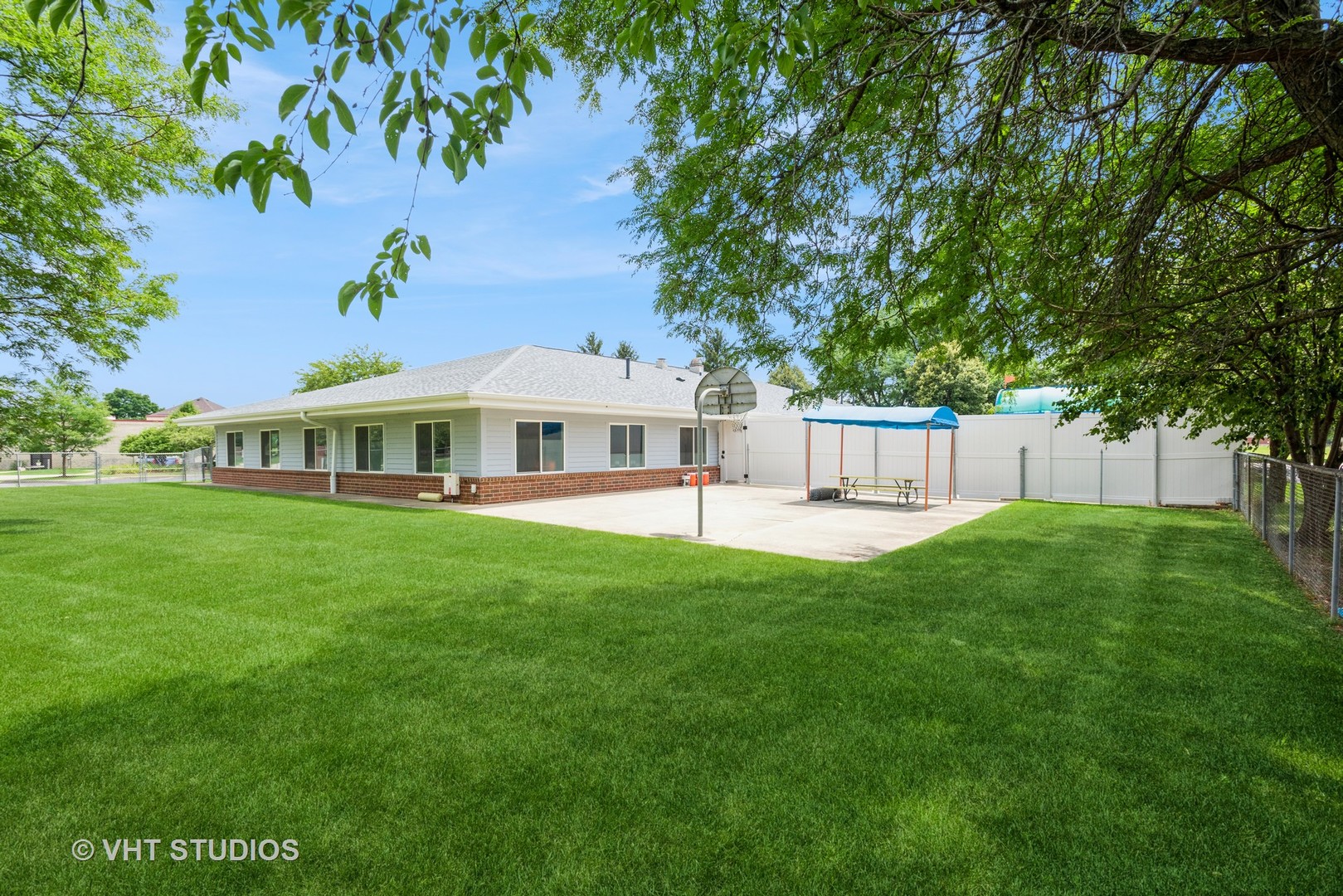 2423 Fargo Boulevard Property Photo 35