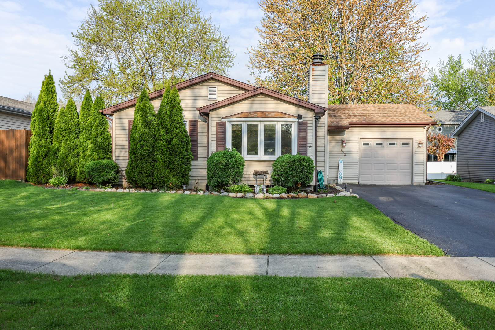 302 Pin Oak Drive Property Photo 1